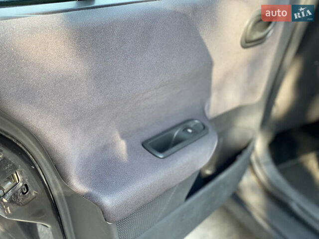 Черный Рено Меган, объемом двигателя 1.6 л и пробегом 230 тыс. км за 4599 $, фото 19 на Automoto.ua