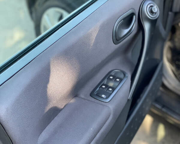 Черный Рено Меган, объемом двигателя 1.6 л и пробегом 230 тыс. км за 4599 $, фото 16 на Automoto.ua