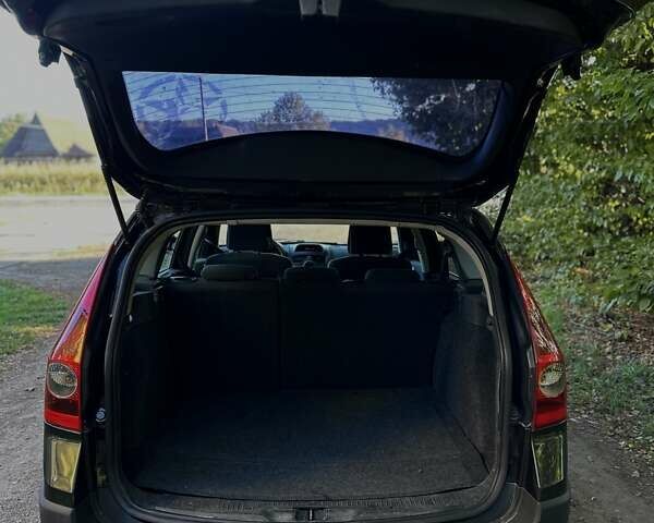 Черный Рено Меган, объемом двигателя 1.6 л и пробегом 250 тыс. км за 3900 $, фото 4 на Automoto.ua