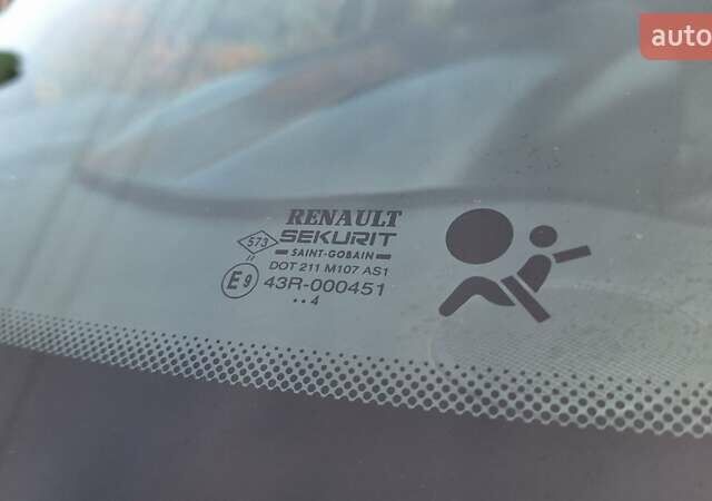 Черный Рено Меган, объемом двигателя 1.6 л и пробегом 230 тыс. км за 4950 $, фото 13 на Automoto.ua