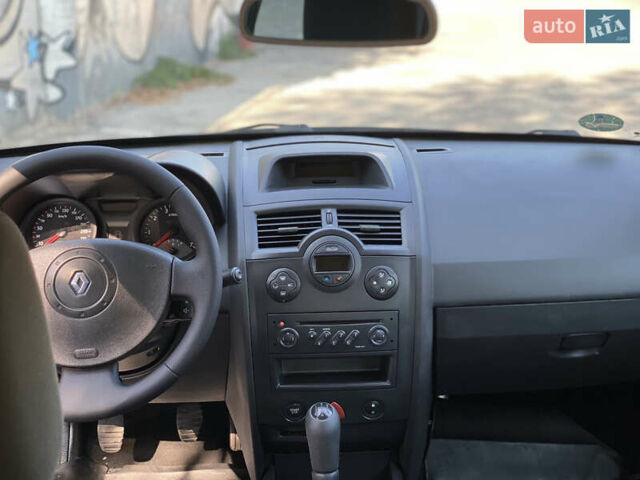 Черный Рено Меган, объемом двигателя 1.6 л и пробегом 230 тыс. км за 4599 $, фото 18 на Automoto.ua