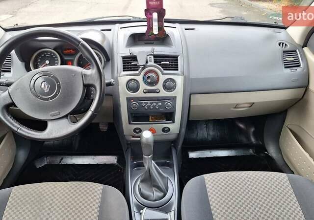 Черный Рено Меган, объемом двигателя 1.6 л и пробегом 230 тыс. км за 4950 $, фото 22 на Automoto.ua