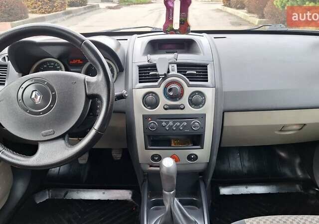 Черный Рено Меган, объемом двигателя 1.6 л и пробегом 230 тыс. км за 4950 $, фото 21 на Automoto.ua