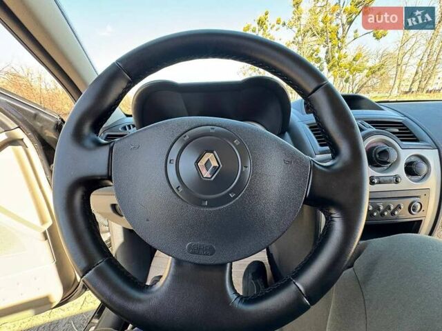 Черный Рено Меган, объемом двигателя 1.6 л и пробегом 168 тыс. км за 4950 $, фото 54 на Automoto.ua