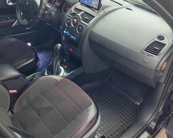 Черный Рено Меган, объемом двигателя 1.6 л и пробегом 206 тыс. км за 6300 $, фото 14 на Automoto.ua