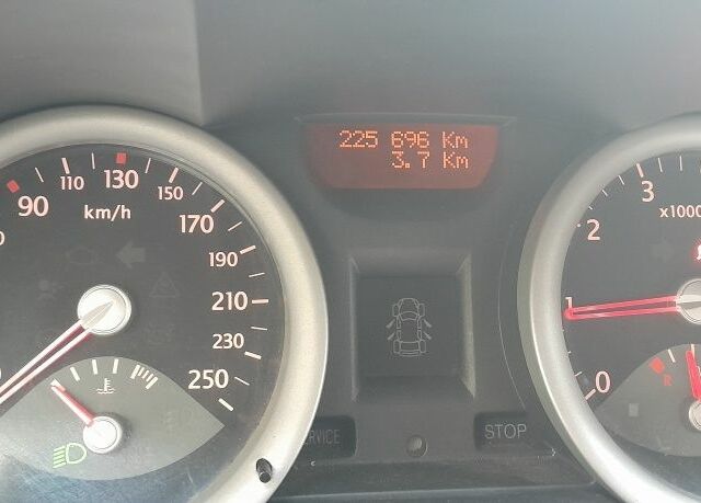 Чорний Рено Меган, об'ємом двигуна 1.6 л та пробігом 227 тис. км за 4700 $, фото 3 на Automoto.ua