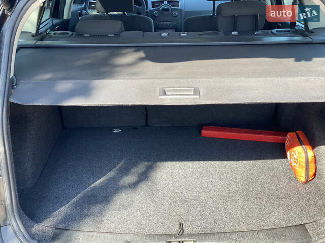 Черный Рено Меган, объемом двигателя 1.6 л и пробегом 230 тыс. км за 4599 $, фото 27 на Automoto.ua