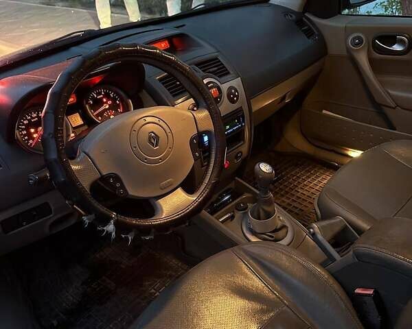 Чорний Рено Меган, об'ємом двигуна 2 л та пробігом 285 тис. км за 4800 $, фото 6 на Automoto.ua