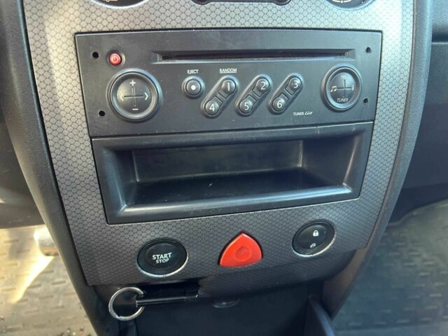 Черный Рено Меган, объемом двигателя 1.5 л и пробегом 330 тыс. км за 4990 $, фото 17 на Automoto.ua