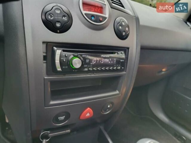 Черный Рено Меган, объемом двигателя 1.6 л и пробегом 223 тыс. км за 4399 $, фото 28 на Automoto.ua