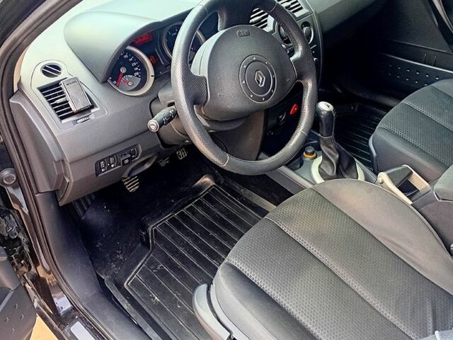 Черный Рено Меган, объемом двигателя 1.6 л и пробегом 274 тыс. км за 5000 $, фото 8 на Automoto.ua