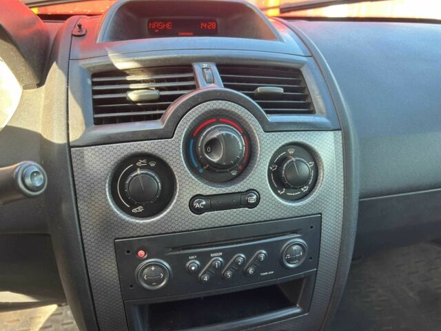 Черный Рено Меган, объемом двигателя 1.5 л и пробегом 330 тыс. км за 4990 $, фото 19 на Automoto.ua