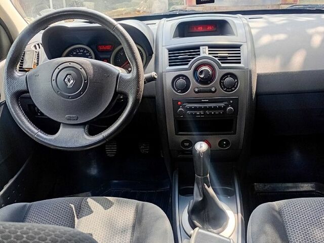 Черный Рено Меган, объемом двигателя 1.6 л и пробегом 274 тыс. км за 5000 $, фото 6 на Automoto.ua