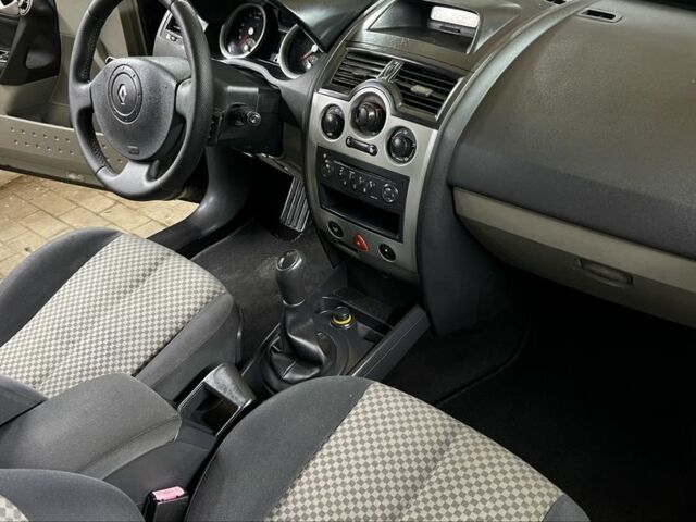 Черный Рено Меган, объемом двигателя 1.6 л и пробегом 204 тыс. км за 5199 $, фото 14 на Automoto.ua