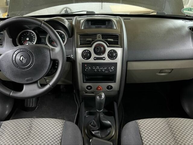 Черный Рено Меган, объемом двигателя 1.6 л и пробегом 204 тыс. км за 5500 $, фото 15 на Automoto.ua