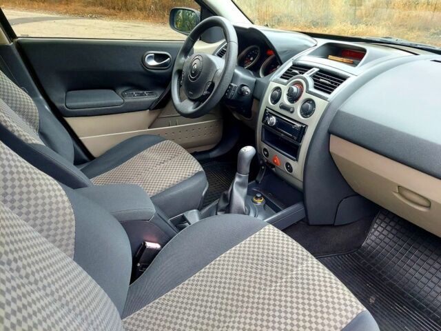 Черный Рено Меган, объемом двигателя 0 л и пробегом 250 тыс. км за 4400 $, фото 5 на Automoto.ua