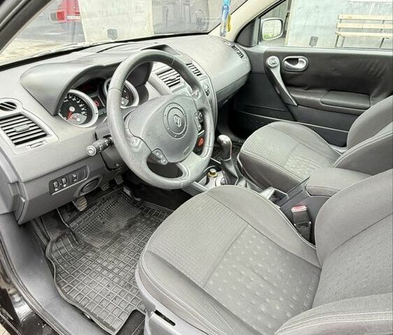 Черный Рено Меган, объемом двигателя 1.6 л и пробегом 216 тыс. км за 5300 $, фото 4 на Automoto.ua