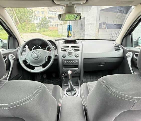 Черный Рено Меган, объемом двигателя 1.6 л и пробегом 216 тыс. км за 5300 $, фото 5 на Automoto.ua