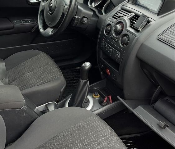 Черный Рено Меган, объемом двигателя 1.4 л и пробегом 206 тыс. км за 4200 $, фото 5 на Automoto.ua