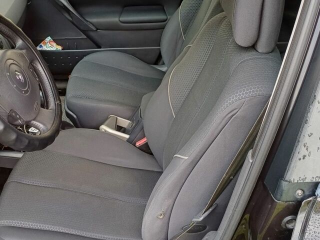 Чорний Рено Меган, об'ємом двигуна 2 л та пробігом 300 тис. км за 5300 $, фото 6 на Automoto.ua