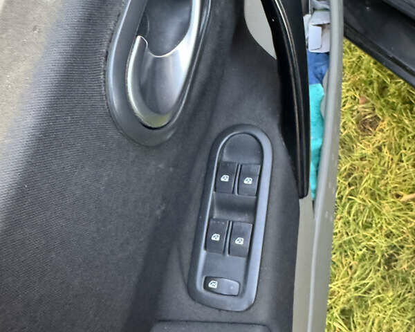 Чорний Рено Меган, об'ємом двигуна 1.6 л та пробігом 276 тис. км за 4700 $, фото 6 на Automoto.ua