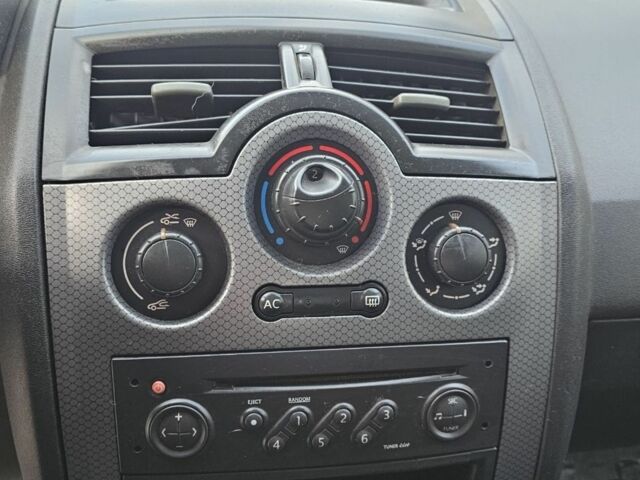 Черный Рено Меган, объемом двигателя 1.5 л и пробегом 200 тыс. км за 3200 $, фото 16 на Automoto.ua