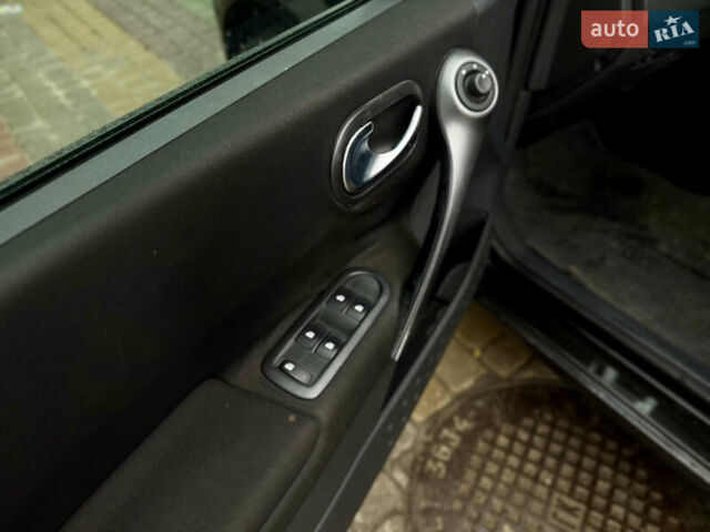 Черный Рено Меган, объемом двигателя 1.4 л и пробегом 260 тыс. км за 4250 $, фото 34 на Automoto.ua