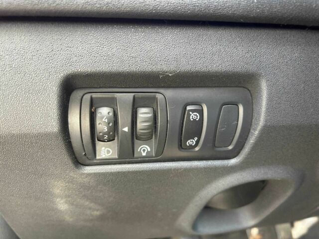 Черный Рено Меган, объемом двигателя 1.5 л и пробегом 330 тыс. км за 4990 $, фото 15 на Automoto.ua