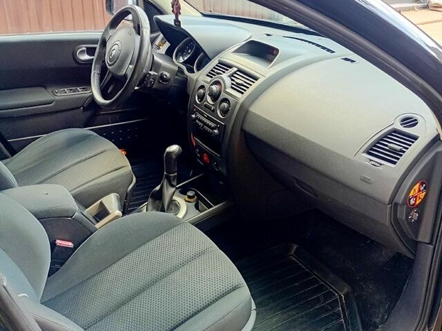 Черный Рено Меган, объемом двигателя 1.6 л и пробегом 274 тыс. км за 5000 $, фото 5 на Automoto.ua