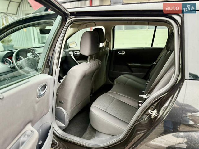 Черный Рено Меган, объемом двигателя 1.4 л и пробегом 260 тыс. км за 4250 $, фото 37 на Automoto.ua