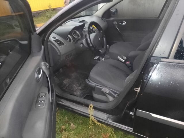 Черный Рено Меган, объемом двигателя 2 л и пробегом 584 тыс. км за 3800 $, фото 4 на Automoto.ua