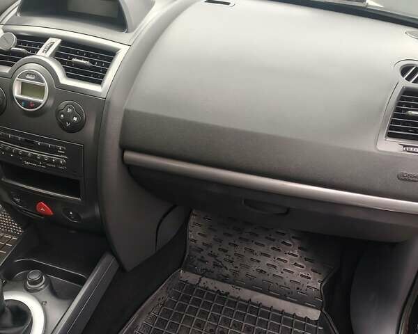 Черный Рено Меган, объемом двигателя 2 л и пробегом 261 тыс. км за 5500 $, фото 12 на Automoto.ua