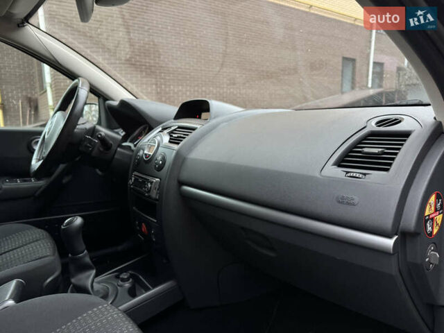 Черный Рено Меган, объемом двигателя 1.6 л и пробегом 203 тыс. км за 4850 $, фото 35 на Automoto.ua