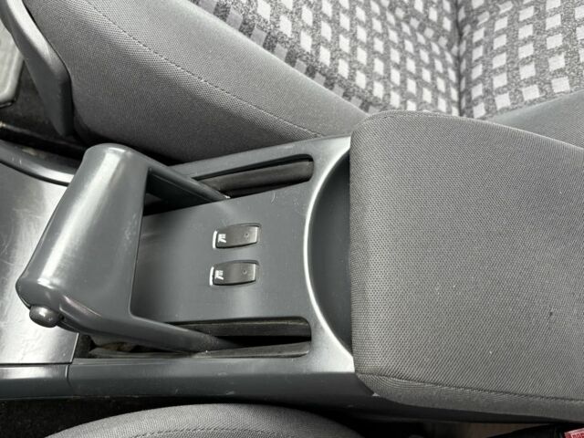 Черный Рено Меган, объемом двигателя 1.6 л и пробегом 229 тыс. км за 5400 $, фото 13 на Automoto.ua