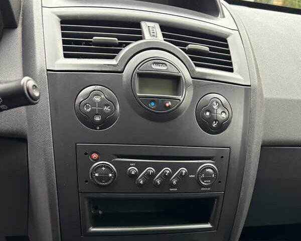 Черный Рено Меган, объемом двигателя 1.6 л и пробегом 229 тыс. км за 5400 $, фото 19 на Automoto.ua