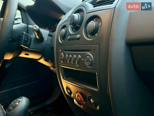 Черный Рено Меган, объемом двигателя 1.6 л и пробегом 68 тыс. км за 6899 $, фото 28 на Automoto.ua