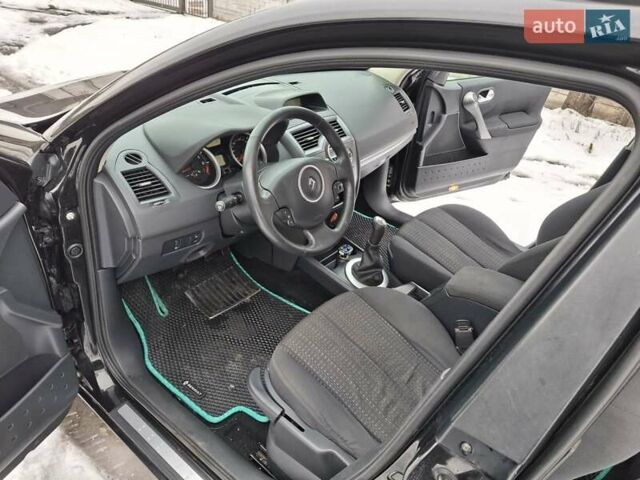 Черный Рено Меган, объемом двигателя 1.6 л и пробегом 226 тыс. км за 4999 $, фото 22 на Automoto.ua