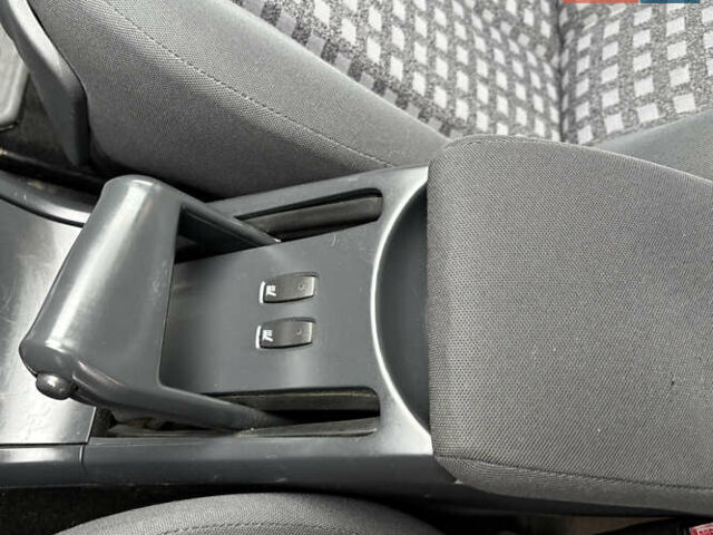 Черный Рено Меган, объемом двигателя 1.6 л и пробегом 229 тыс. км за 5100 $, фото 12 на Automoto.ua