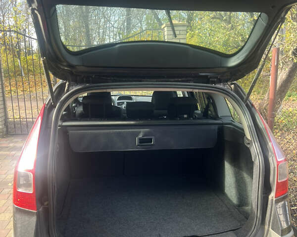 Черный Рено Меган, объемом двигателя 1.6 л и пробегом 264 тыс. км за 3700 $, фото 5 на Automoto.ua