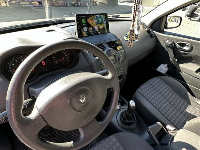 Черный Рено Меган, объемом двигателя 1.6 л и пробегом 239 тыс. км за 4700 $, фото 6 на Automoto.ua