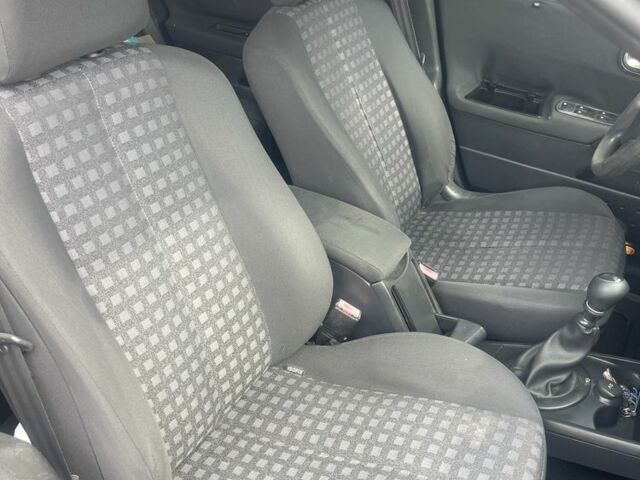 Рено Меган 2006 в Красилове на Automoto.ua Черный Рено Меган, объемом двигателя 1.9 л и пробегом 308 тыс. км за 5000 $, фото 12 на Automoto.ua