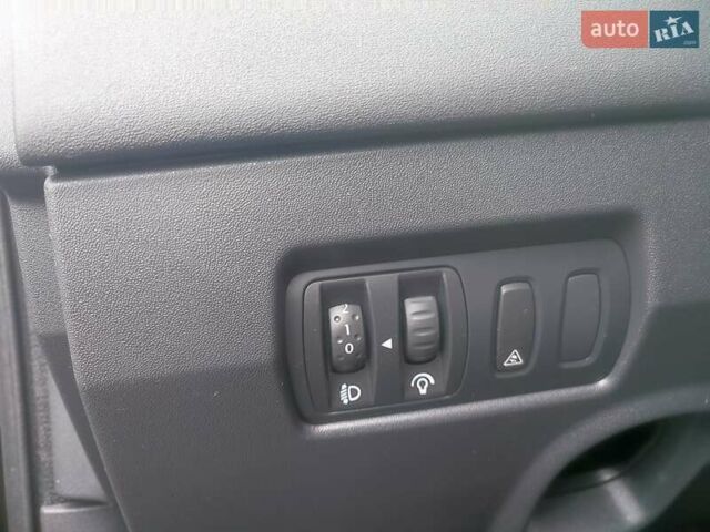 Чорний Рено Меган, об'ємом двигуна 1.6 л та пробігом 163 тис. км за 5600 $, фото 39 на Automoto.ua