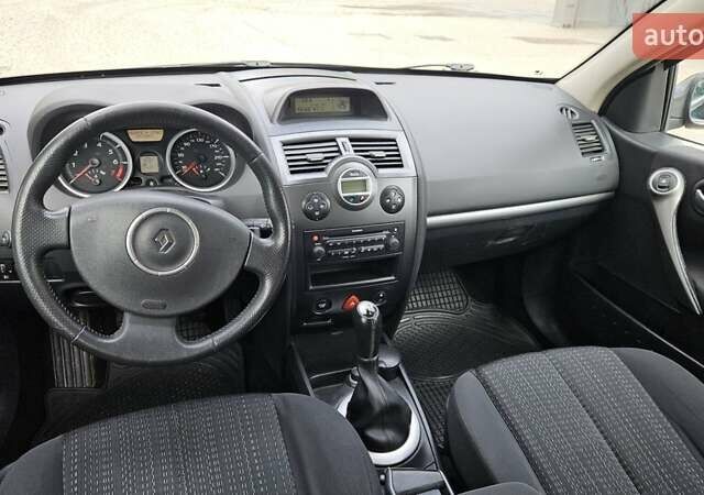 Черный Рено Меган, объемом двигателя 1.6 л и пробегом 199 тыс. км за 4850 $, фото 11 на Automoto.ua