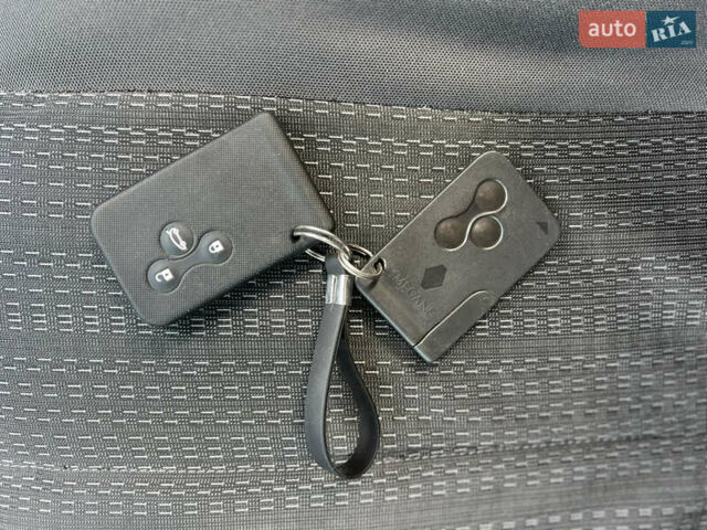 Черный Рено Меган, объемом двигателя 1.9 л и пробегом 300 тыс. км за 3999 $, фото 8 на Automoto.ua