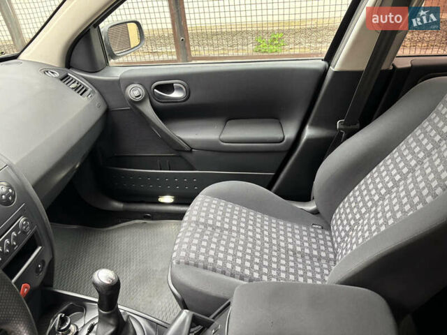 Черный Рено Меган, объемом двигателя 1.6 л и пробегом 229 тыс. км за 5400 $, фото 21 на Automoto.ua