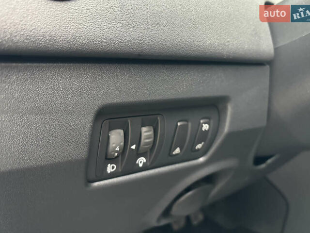 Черный Рено Меган, объемом двигателя 1.6 л и пробегом 229 тыс. км за 5400 $, фото 20 на Automoto.ua