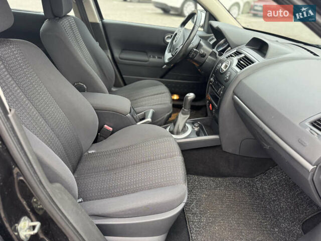 Черный Рено Меган, объемом двигателя 1.6 л и пробегом 160 тыс. км за 5850 $, фото 17 на Automoto.ua