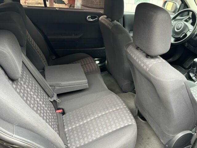 Черный Рено Меган, объемом двигателя 1.6 л и пробегом 229 тыс. км за 5400 $, фото 18 на Automoto.ua