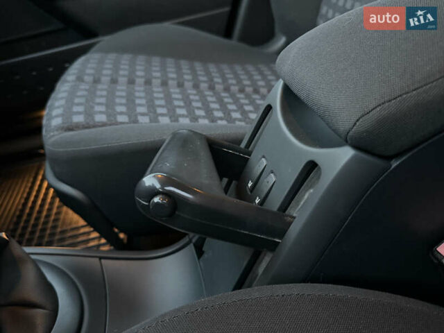 Черный Рено Меган, объемом двигателя 1.6 л и пробегом 68 тыс. км за 6899 $, фото 17 на Automoto.ua