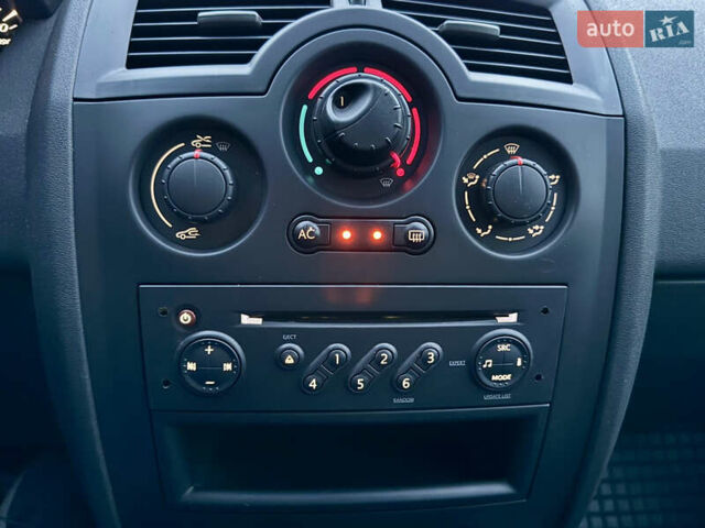 Черный Рено Меган, объемом двигателя 1.6 л и пробегом 68 тыс. км за 6899 $, фото 44 на Automoto.ua